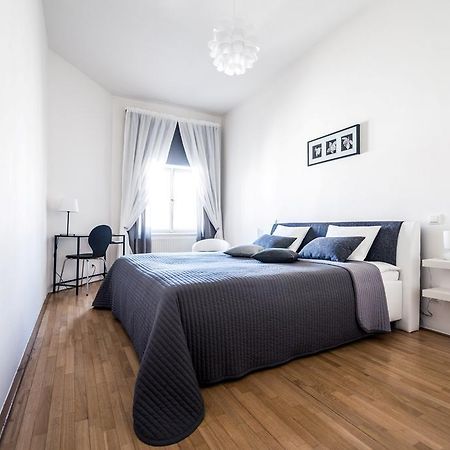 Modern Apartment Riegrovy Sady Prága Szoba fotó