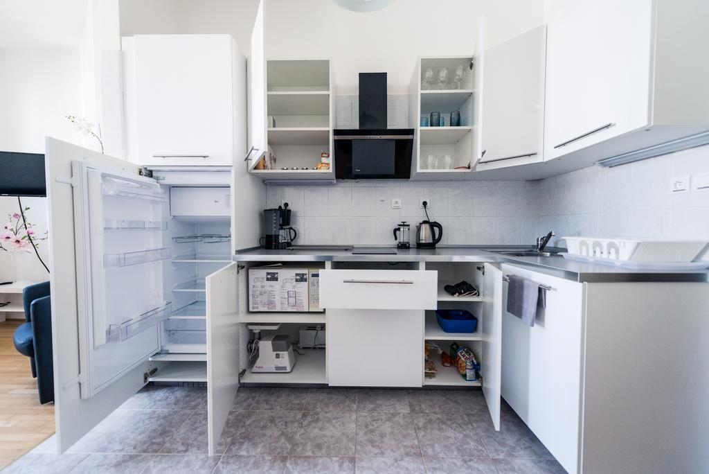 Modern Apartment Riegrovy Sady Prága Szoba fotó