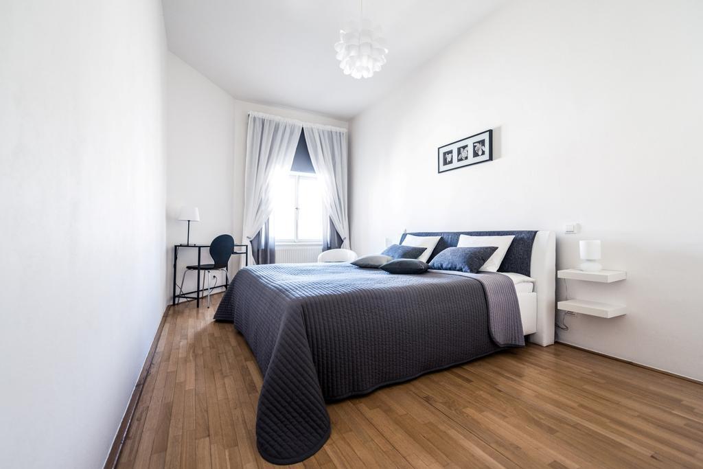 Modern Apartment Riegrovy Sady Prága Szoba fotó