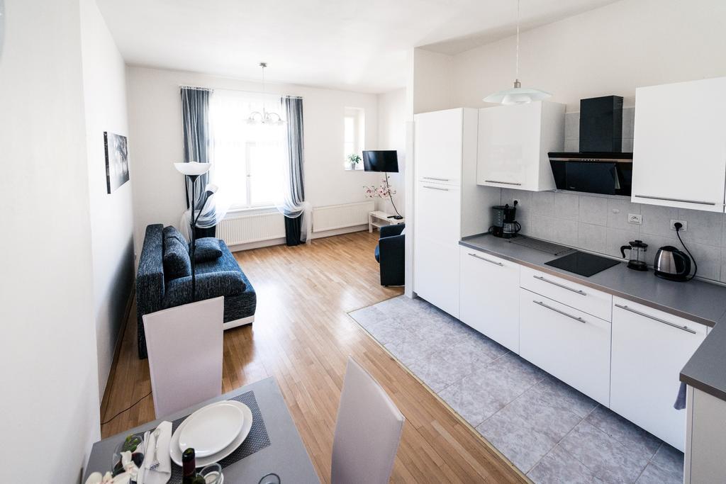 Modern Apartment Riegrovy Sady Prága Szoba fotó